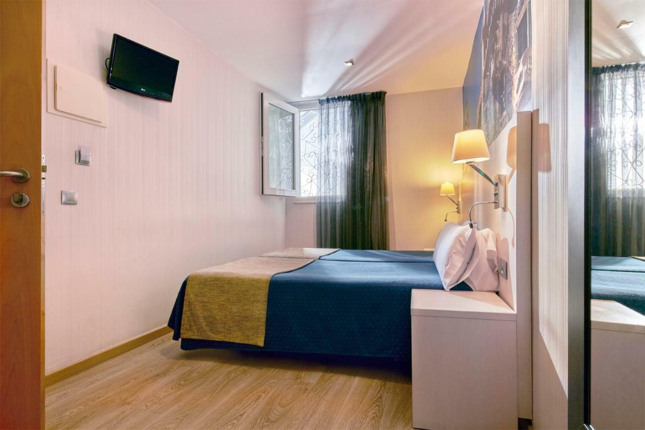 Hotel Transit Barcelona Zewnętrze zdjęcie